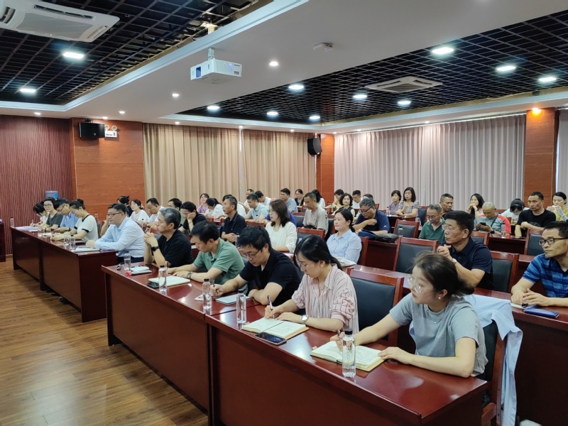 后勤管理处召开全体职工会议